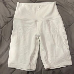 White align biker shorts